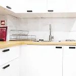 Lovling And Friendly With Terrace Apartman *
