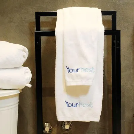 Lovling And Friendly With Terrace Oporto