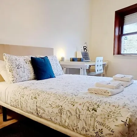 Lovling And Friendly With Terrace * Porto