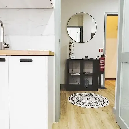 Lovling And Friendly With Terrace Appartement Oporto