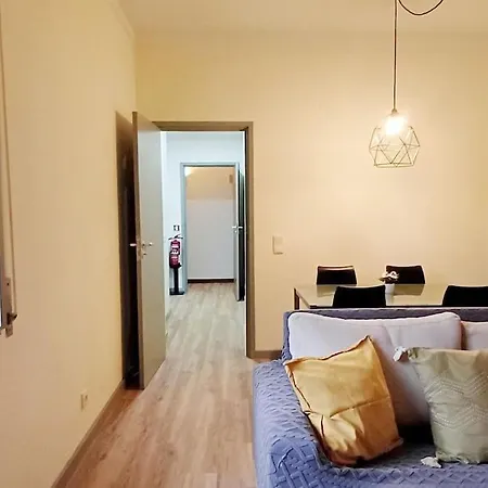 Lovling And Friendly With Terrace Appartement Oporto