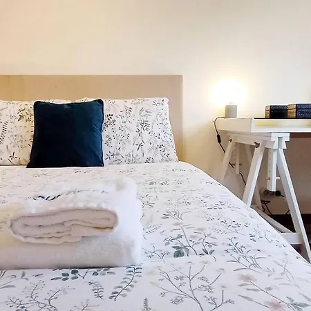 Lovling And Friendly With Terrace * Porto