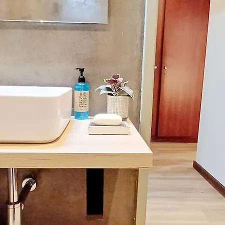 Lovling And Friendly With Terrace Appartement Oporto