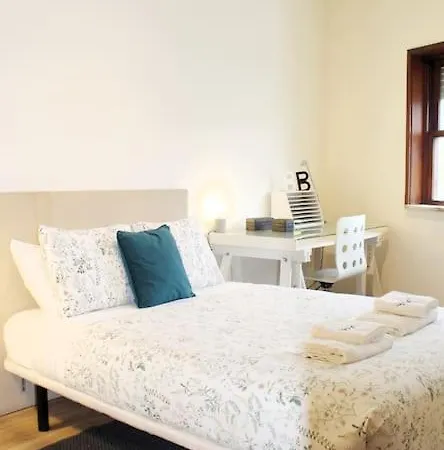 Lovling And Friendly With Terrace * Porto