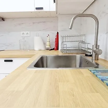 Lovling And Friendly With Terrace *