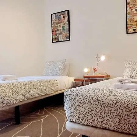 Lovling And Friendly With Terrace Porto