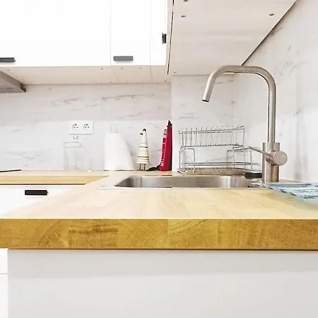 Lovling And Friendly With Terrace *