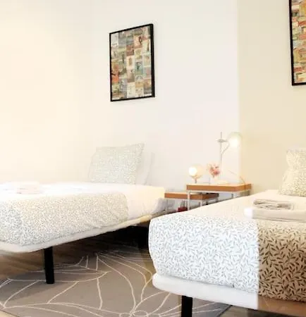 Lovling And Friendly With Terrace * Porto