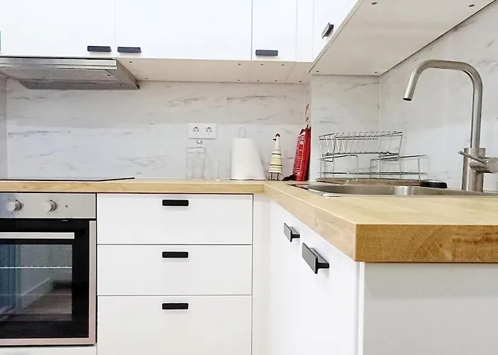 Lovling And Friendly With Terrace Porto