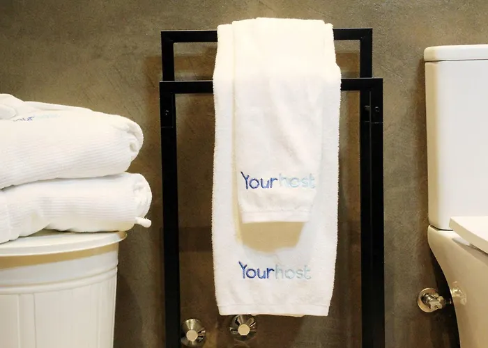 Lovling And Friendly With Terrace * Porto