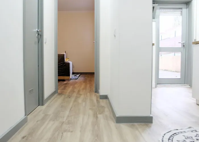 Lovling And Friendly With Terrace Porto