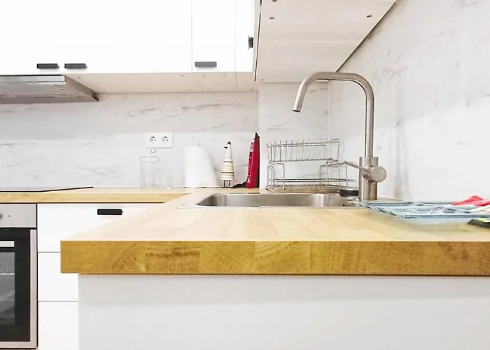 Lovling And Friendly With Terrace 公寓