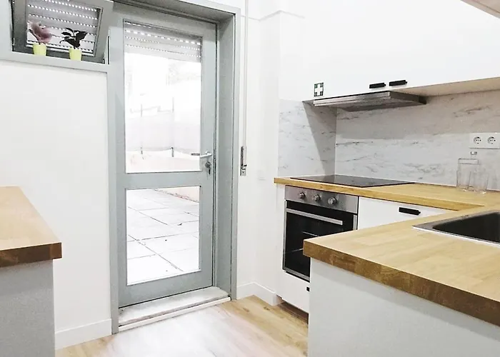 Апартаменты Lovling And Friendly With Terrace Порту