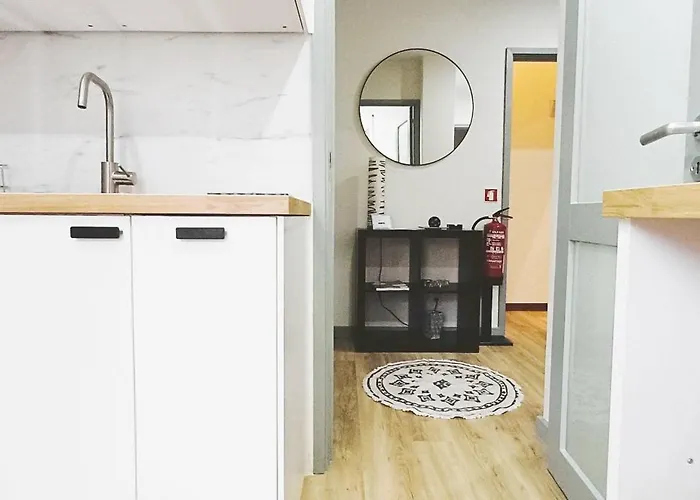 Lovling And Friendly With Terrace Daire *